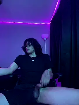 Snapshot of plutomf chatting on 10/21/25, 06:14 plutomf online show from 10/21/25, 06:14