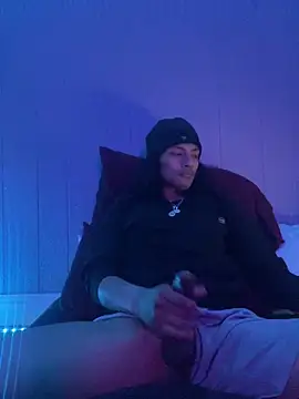 Snapshot of plutomf chatting on 11/27/25, 01:29 plutomf online show from 11/27/25, 01:29