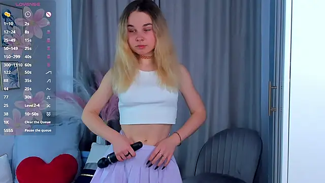 OdetteHarwick online show from 10/23/25, 08:02