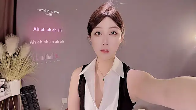 Snapshot of jingling666 chatting on 02/22/25, 01:22 jingling666 online show from 02/22/25, 01:22