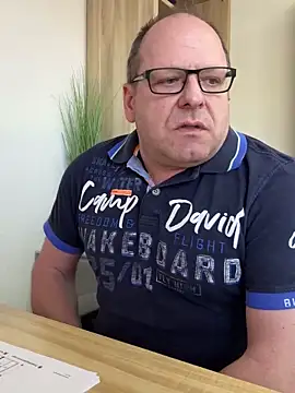 coupleLatinaLovers online show from 03/19/25, 10:00