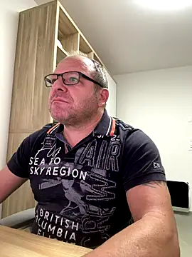 coupleLatinaLovers online show from 10/24/25, 04:53