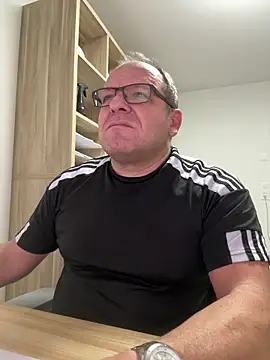 coupleLatinaLovers online show from 10/31/25, 06:25