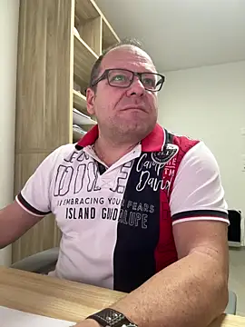 coupleLatinaLovers online show from 12/05/25, 06:22