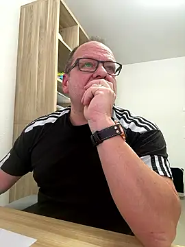 Snapshot of coupleLatinaLovers chatting on 01/12/26, 08:19 coupleLatinaLovers online show from 01/12/26, 08:19