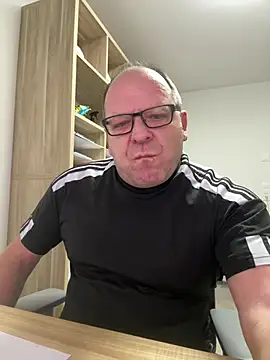 Snapshot of coupleLatinaLovers chatting on 01/15/26, 07:13 coupleLatinaLovers online show from 01/15/26, 07:13