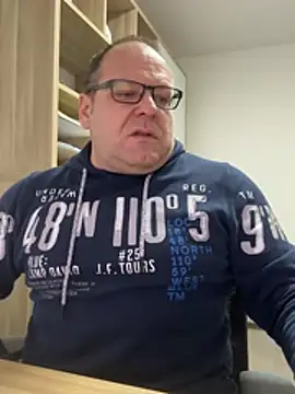 Snapshot of coupleLatinaLovers chatting on 02/12/26, 06:52 coupleLatinaLovers online show from 02/12/26, 06:52