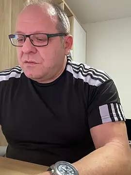 Snapshot of coupleLatinaLovers chatting on 02/18/26, 07:26 coupleLatinaLovers online show from 02/18/26, 07:26