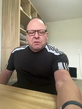 Snapshot of coupleLatinaLovers chatting on 02/20/26, 11:00 coupleLatinaLovers online show from 02/20/26, 11:00