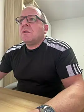 Snapshot of coupleLatinaLovers chatting on 02/23/26, 06:22 coupleLatinaLovers online show from 02/23/26, 06:22