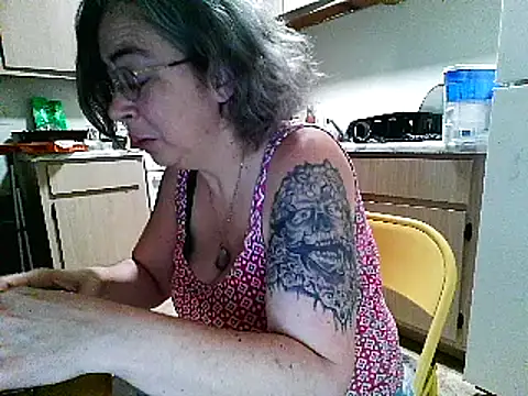 Snapshot of GraceHenderson chatting on 03/18/25, 07:20 GraceHenderson online show from 03/18/25, 07:20