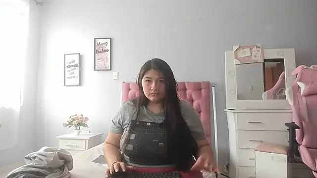 Snapshot of _69HONRY chatting on 12/13/24, 01:01 69HONRY online show from 12/13/24, 01:01