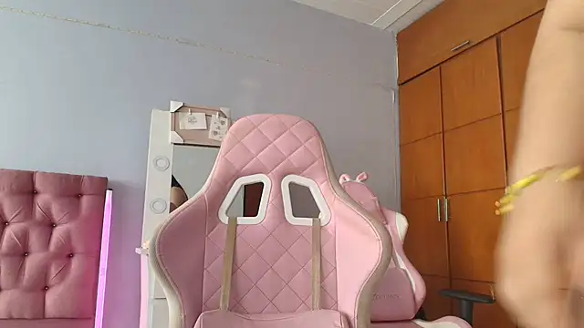 Snapshot of _69HONRY chatting on 12/16/24, 04:16 69HONRY online show from 12/16/24, 04:16