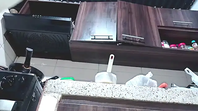 PetiteIvoryQueen19 online show from 03/06/25, 06:52