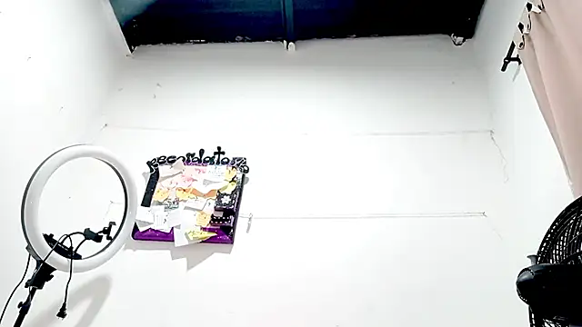 PetiteIvoryQueen19 online show from 09/13/25, 11:32