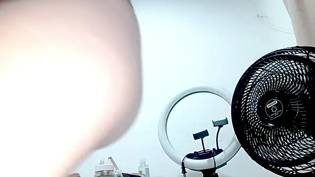 PetiteIvoryQueen19 online show from 11/03/25, 01:19