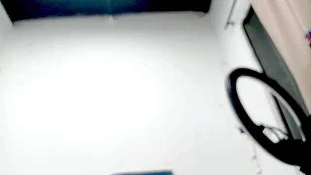 PetiteIvoryQueen19 online show from 11/26/25, 04:13