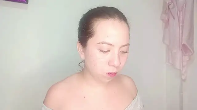 PetiteIvoryQueen19 online show from 05/12/26, 04:31