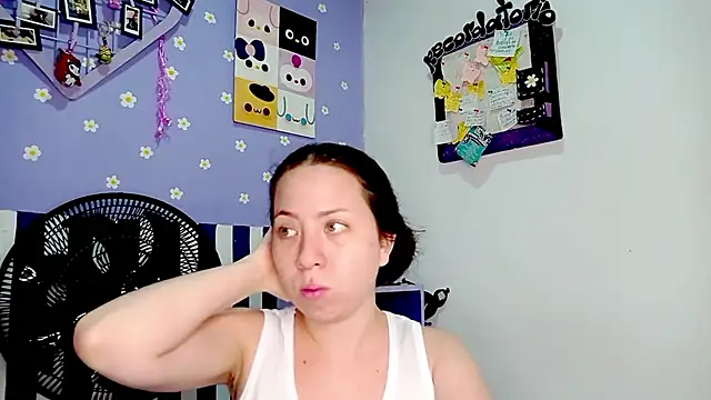 PetiteIvoryQueen19 online show from 06/07/26, 05:22