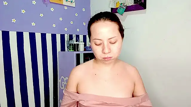 PetiteIvoryQueen19 online show from 06/15/26, 04:58