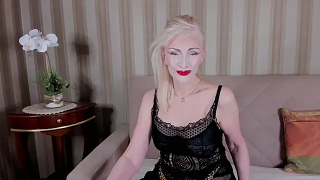 Snapshot of Rita_Farel chatting on 12/20/25, 08:49 Rita Farel online show from 12/20/25, 08:49