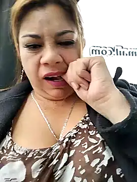 Laura-Hernandez online show from 12/23/24, 04:06