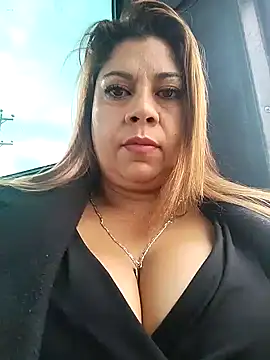 Laura-Hernandez online show from 02/07/25, 01:22