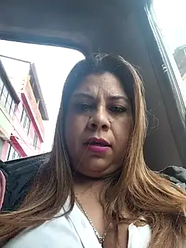 Laura-Hernandez online show from 10/29/25, 02:19