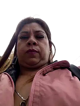 Laura-Hernandez online show from 10/31/25, 02:40