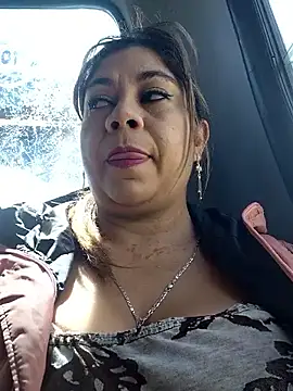 Laura-Hernandez online show from 11/11/25, 03:23