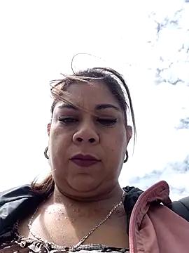 Laura-Hernandez online show from 11/17/25, 03:18