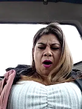 Laura-Hernandez online show from 11/25/25, 02:39