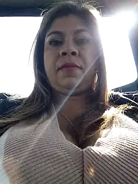 Laura-Hernandez online show from 12/16/25, 02:22