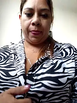 Snapshot of Laura-Hernandez chatting on 02/09/26, 03:16 Laura-Hernandez online show from 02/09/26, 03:16