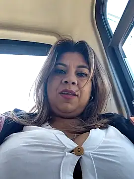 Snapshot of Laura-Hernandez chatting on 02/27/26, 03:12 Laura-Hernandez online show from 02/27/26, 03:12