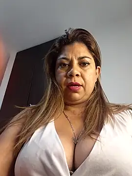 Laura-Hernandez online show from 05/14/26, 09:10
