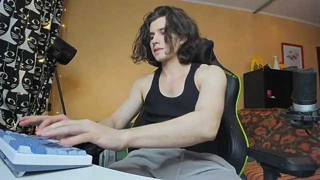 Snapshot of daddyMarty420 chatting on 01/11/26, 03:28 daddyMarty420 online show from 01/11/26, 03:28