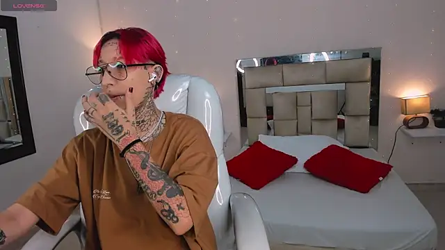 ravengreen  online show from 01/24/25, 07:49