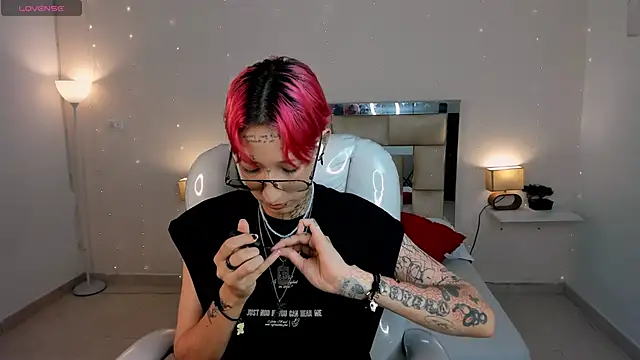 ravengreen  online show from 01/28/25, 07:42