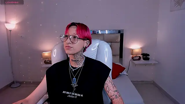 ravengreen  online show from 01/28/25, 10:45