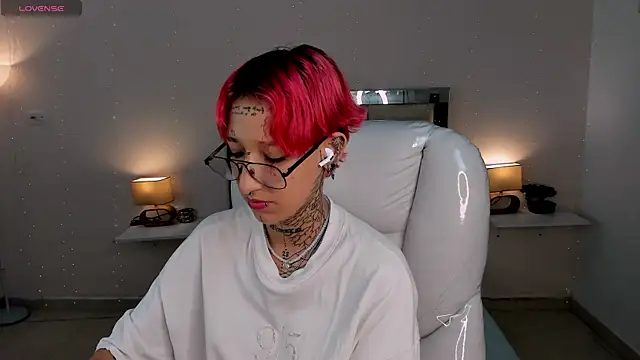 ravengreen  online show from 01/30/25, 12:07