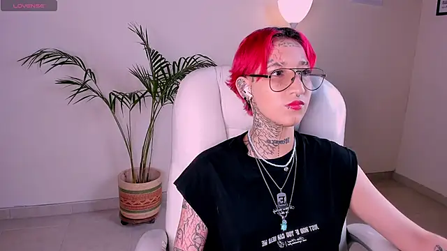 ravengreen  online show from 02/06/25, 02:22