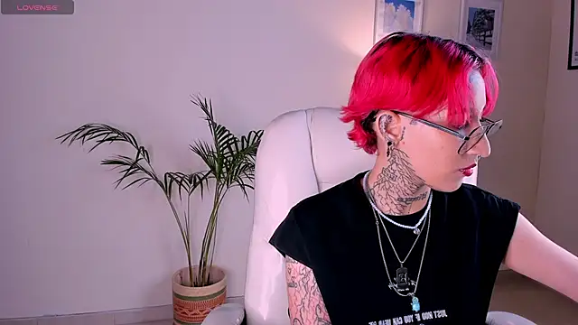 ravengreen  online show from 02/06/25, 05:25