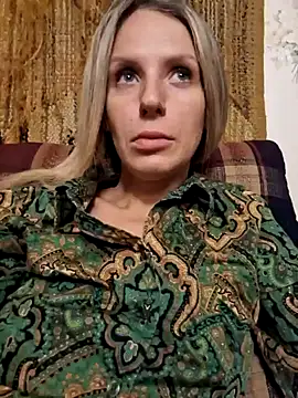 YourJuliena online show from 12/31/24, 07:51