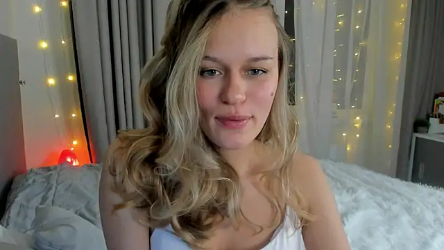 Snapshot of BritneyRoot chatting on 12/06/24, 12:02 BritneyRoot online show from 12/06/24, 12:02