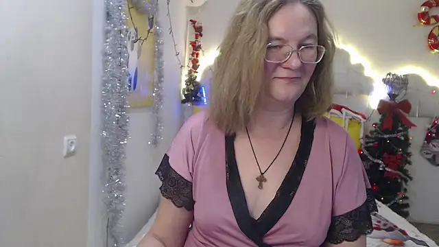 Snapshot of HolyMilfa chatting on 12/13/24, 01:33 HolyMilfa online show from 12/13/24, 01:33