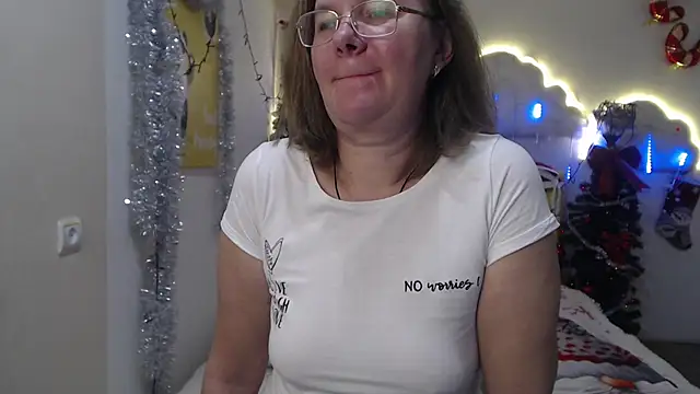 Snapshot of HolyMilfa chatting on 12/29/24, 10:34 HolyMilfa online show from 12/29/24, 10:34