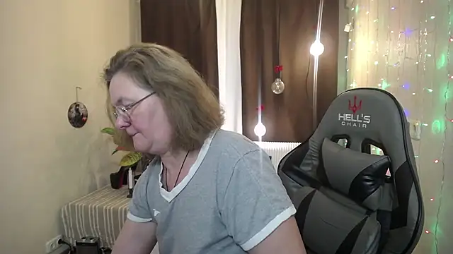 Snapshot of HolyMilfa chatting on 01/26/25, 01:36 HolyMilfa online show from 01/26/25, 01:36