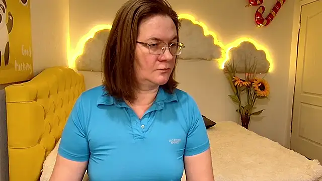 Snapshot of HolyMilfa chatting on 02/02/25, 10:46 HolyMilfa online show from 02/02/25, 10:46