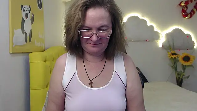 Snapshot of HolyMilfa chatting on 02/07/25, 10:29 HolyMilfa online show from 02/07/25, 10:29